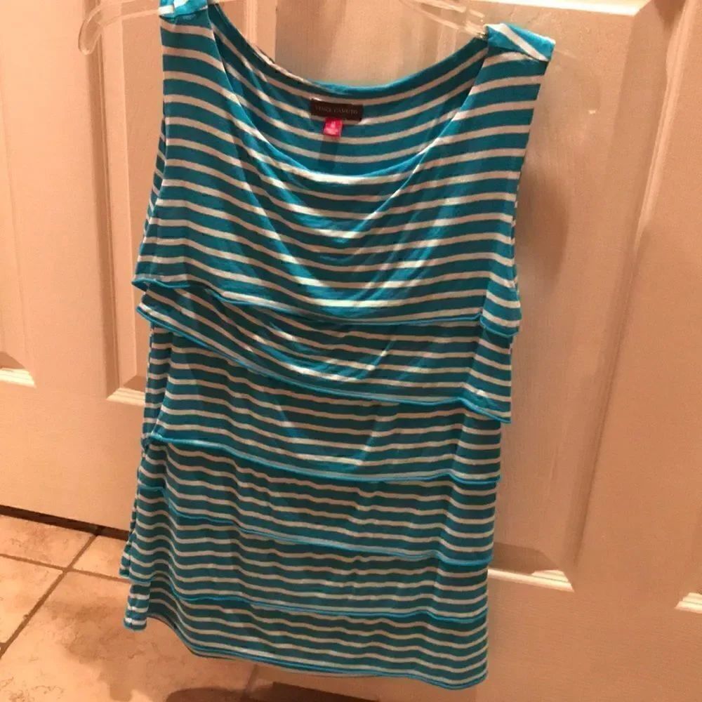 (5/$25) Vince Camuto layered tank top